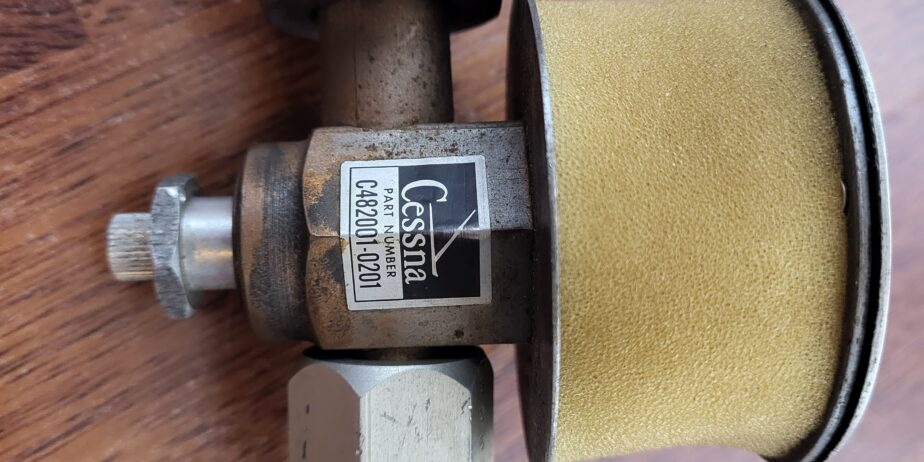 Vacuum regulating valve