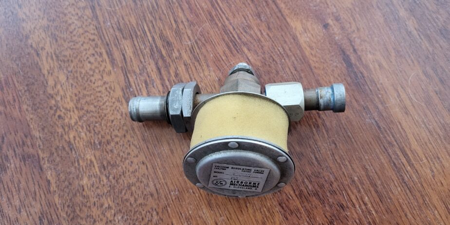 Vacuum regulating valve