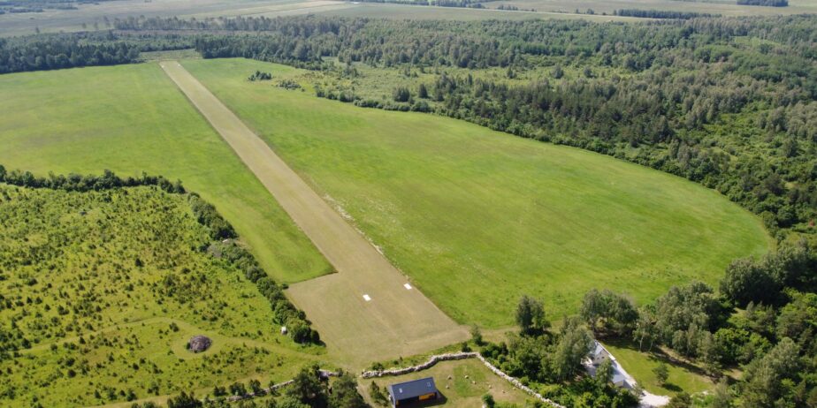 Linnulennu fly-in holiday house at EEMU