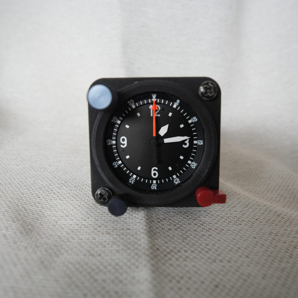 Dashboard clock Revue Thommen ch-4437