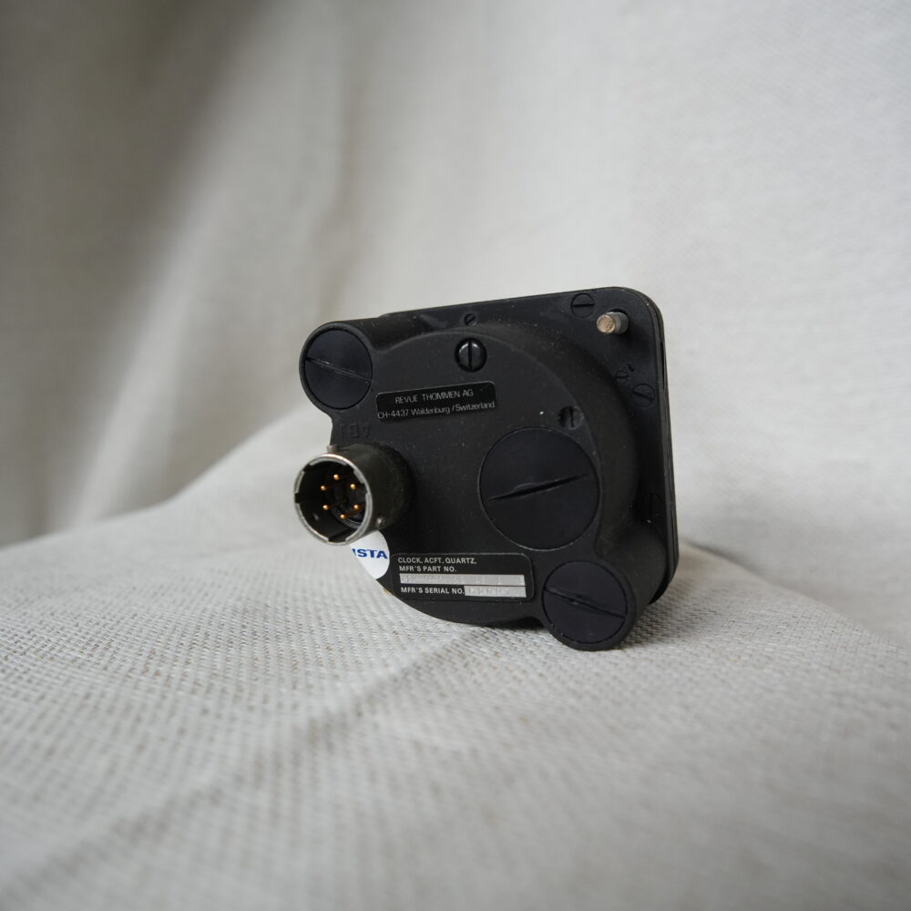 Dashboard clock Revue Thommen ch-4437