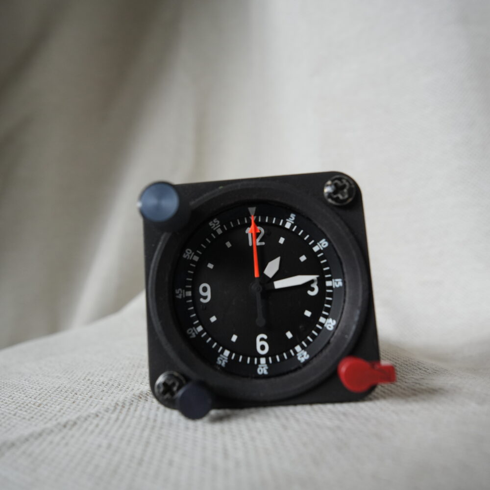 Dashboard clock Revue Thommen ch-4437