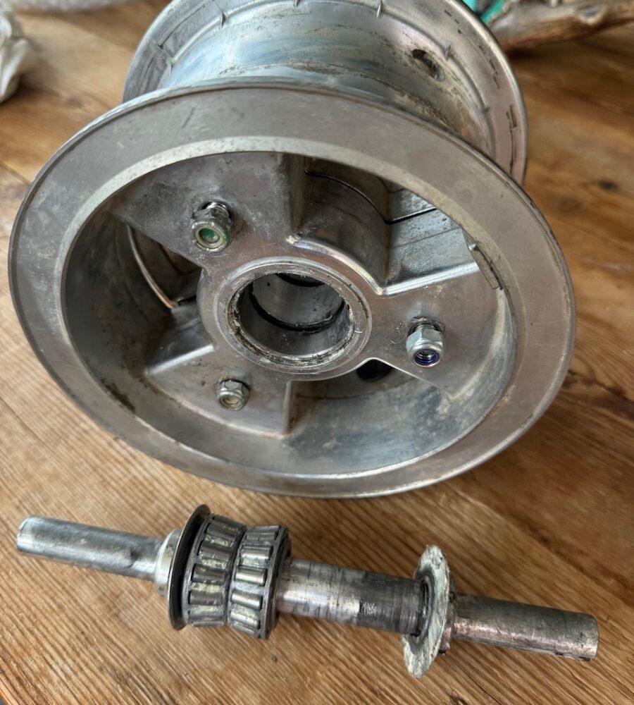 ‘Tundra’-style front wheel rim + axle (8.00 x 6)