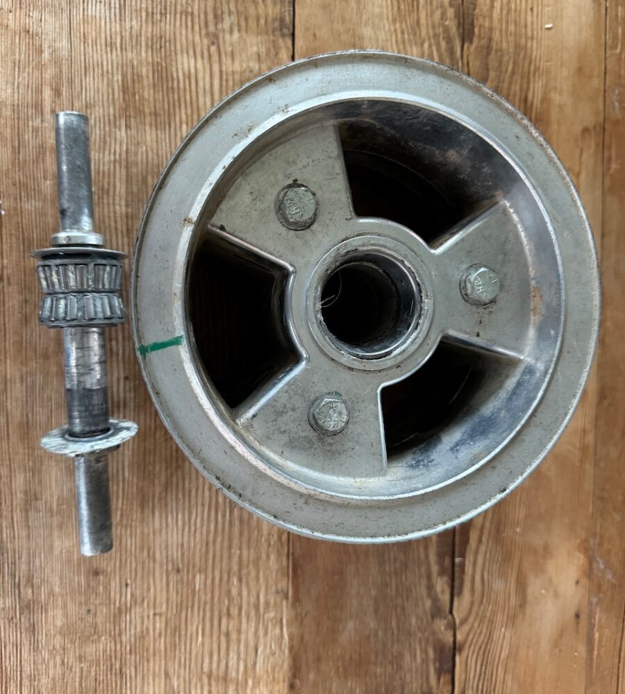 ‘Tundra’-style front wheel rim + axle (8.00 x 6)