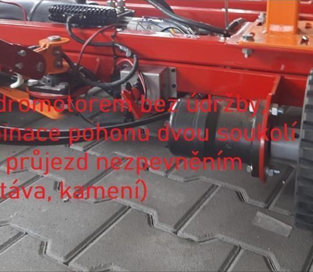 APplastic ST5 self-propelled hydraulic helicopter tug
