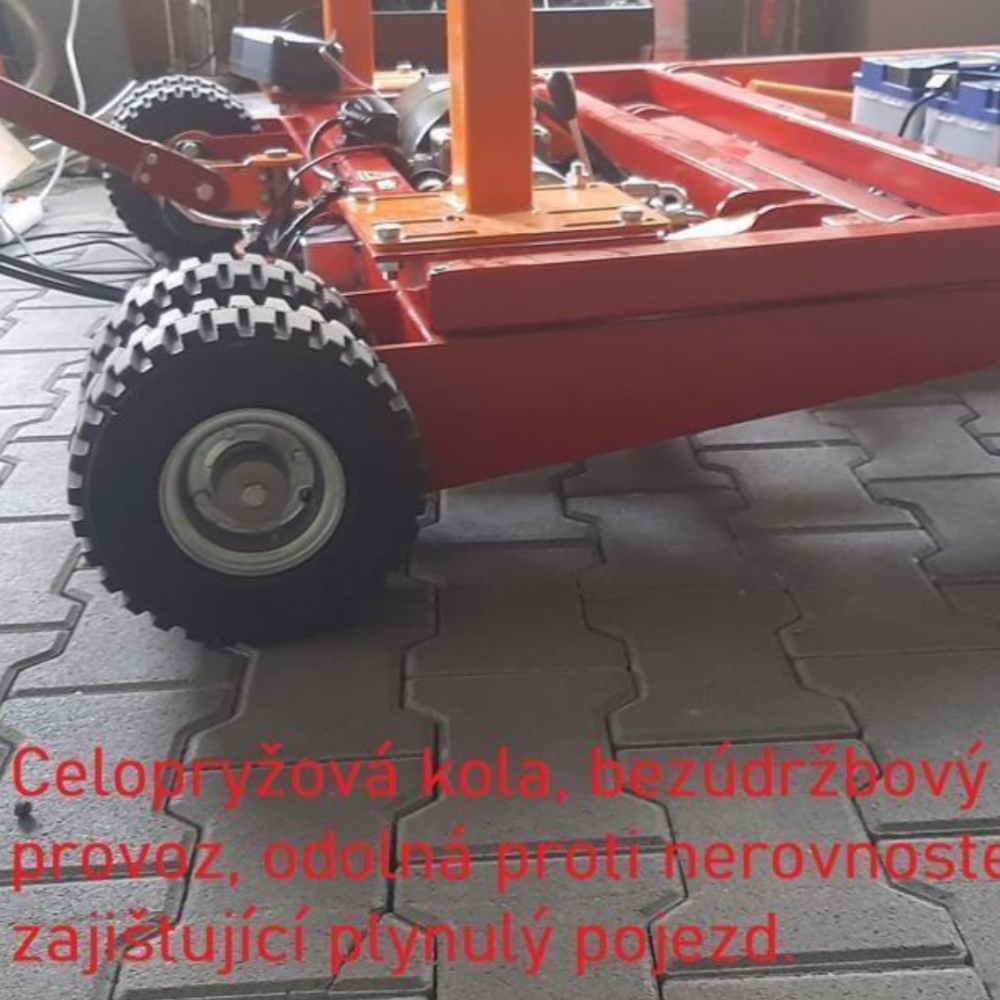 APplastic ST5 self-propelled hydraulic helicopter tug